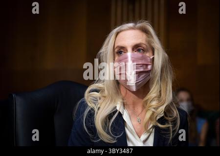 13. Januar 2022, Washington, District of Columbia, USA: Lael Brainard nimmt am Donnerstag, 13. Januar 2022 ihren Sitz am Zeugentisch einer Anhörung des Senatsausschusses für Banken, Wohnungsbau und Stadtentwicklung für ihre Nominierung als stellvertretende Vorsitzende des Board of Governors des Federal Reserve Systems im Dirksen Senate Office Building in Washington, DC ein (Credit Image: © Rod Lamkey/CNP via ZUMA Press Wire) Stockfoto
