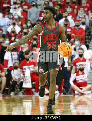 13. Januar 2022: Ohio State Buckeyes hütet Jamari Wheeler (55) während des NCAA Basketballspiels zwischen den Ohio State Buckeyes und den Wisconsin Badgers im Kohl Center in Madison, WI. Darren Lee/CSM(Kreditbild: &Copy; Darren Lee/CSM via ZUMA Wire) Stockfoto