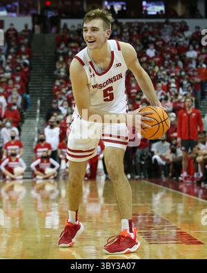 13. Januar 2022: Wisconsin Badgers Stürmer Tyler Wahl (5) während des NCAA Basketballspiels zwischen den Ohio State Buckeyes und den Wisconsin Badgers im Kohl Center in Madison, WI. Darren Lee/CSM(Kreditbild: &Copy; Darren Lee/CSM via ZUMA Wire) Stockfoto