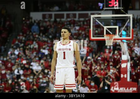 13. Januar 2022: Die Wisconsin Badgers schützen Johnny Davis (1) während des NCAA Basketballspiels zwischen den Ohio State Buckeyes und den Wisconsin Badgers im Kohl Center in Madison, WI. Darren Lee/CSM(Kreditbild: &Copy; Darren Lee/CSM via ZUMA Wire) Stockfoto