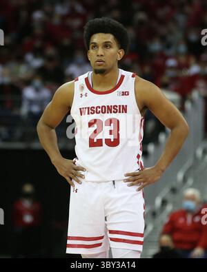13. Januar 2022: Die Wisconsin Badgers schützen Chucky Hepburn (23) während des NCAA Basketballspiels zwischen den Ohio State Buckeyes und den Wisconsin Badgers im Kohl Center in Madison, WI. Darren Lee/CSM(Kreditbild: &Copy; Darren Lee/CSM via ZUMA Wire) Stockfoto