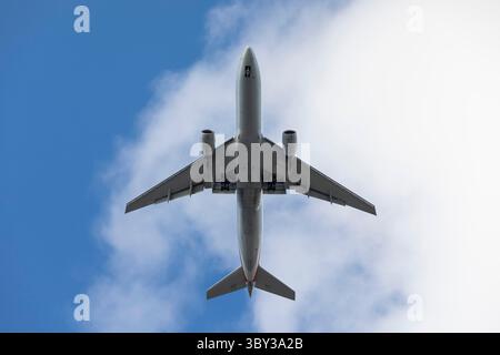 13. Januar 2022, Seattle, Washington, USA: Eine Boeing der American Airlines 777-200, die von London aus anfliegt, bereitet sich am Freitag, den 13. Januar 2022, auf dem Seattle-Tacoma International Airport in SeaTac, Washington, vor. (Foto: © Paul Christian Gordon/ZUMA Press Wire) Stockfoto