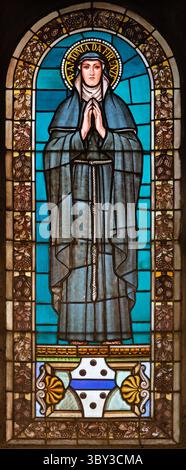FLORENZ, ITALIEN - 19. MÄRZ 2025: Das Buntglas mit dem Heiligen Antonia von Florenz in der Kirche Chiesa di San Salvatore al Monte Stockfoto