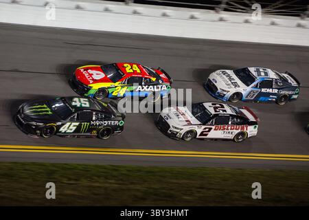 17. Februar 2022: Die Fahrer Kurt Busch (1), William Byron (24), Austin Cindric (2) und Brad Keselowski (6) fahren während des Bluegreen Vacations Duells #1 auf dem Daytona International Speedway Daytona, FL, ab. Jonathan Huff/CSM.(Kreditbild: Stockfoto