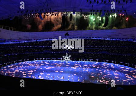 20. Februar 2022, Peking, Hebei, China: Feuerwerk während der Abschlusszeremonie der Olympischen Winterspiele 2022 in Peking am 20. Februar 2022 im Olympiastadion in Peking, China (Foto: © Mickael Chavet/ZUMA Press Wire) Stockfoto