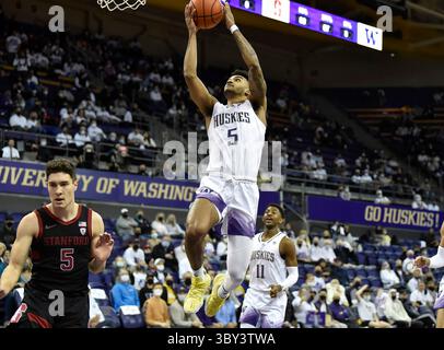 15. Januar 2022: Washington G Jamal Bey steigt während des NCAA-Basketballspiels zwischen den Stanford Cardinal und Washington Huskies im HEC Edmundson Pavilion in Seattle, WA für einen Korb auf. Washington besiegte Stanford mit 67:64. Steve Faber/CSM(Credit Image: &Copy; Steve Faber, Steve Faber/CSM via ZUMA Wire) Stockfoto
