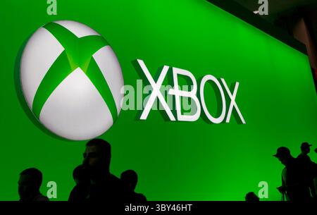 18. Januar 2022, Los Angeles, Kalifornien, USA: Microsoft übernimmt Gaming Company Activision Blizzard. DATEIFOTO: Xbox auf der E3 EXPO 2015 im Los Angeles Convention Center am Dienstag, den 16. Juni 2015 in Los Angeles, Kalifornien. ARIANA RUIZ/PI (Credit Image: © Prensa Internacional via ZUMA Press Wire) Stockfoto