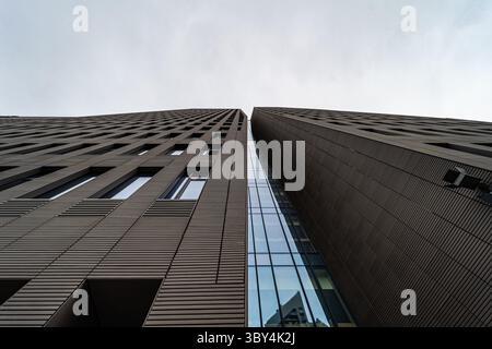 Beton, Metall und Glas in moderner Architektur Stockfoto