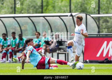 Rotterdam, Niederlande. Juli 2025. Rotterdam - Jakub Moder of Feyenoord während eines Freundschaftsspiels zur Vorbereitung der Eredivisie-Saison 2024/2025. Das Spiel findet am 19. Juli 2025 in Rotterdam statt. Credit: Box to Box Pictures/Alamy Live News Stockfoto