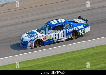 JOLIET, IL – 03. JUNI 2011: Carl Edwards (60) bringt seinen Ford während eines Trainings für Carl Edwards (60) auf dem Chicagoland Speedway in Joliet, IL, durch die Kurven. (Bild: © Walter G. Arce Sr./ZUMA Press Wire) Stockfoto