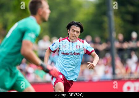 Rotterdam, Niederlande. Juli 2025. Rotterdam - Ayase Ueda von Feyenoord während eines Freundschaftsspiels zur Vorbereitung der Eredivisie-Saison 2024/2025. Das Spiel findet am 19. Juli 2025 in Rotterdam statt. Credit: Box to Box Pictures/Alamy Live News Stockfoto