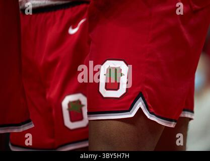 10. Februar 2022, Piscataway, New Jersey, USA: Das Ohio State Buckeyes Logo auf den Uniformen während eines Big Ten Basketballspiels zwischen den Ohio State Buckeyes und den Rutgers Scarlet Knights in der Jersey Mikes Arena in Piscataway, New Jersey am Mittwoch, 9. Februar 2022. Rutgers besiegt #16 Ohio State 66:64. Duncan Williams/CSM(Kreditbild: &Copy; Duncan Williams/CSM via ZUMA Wire) Stockfoto