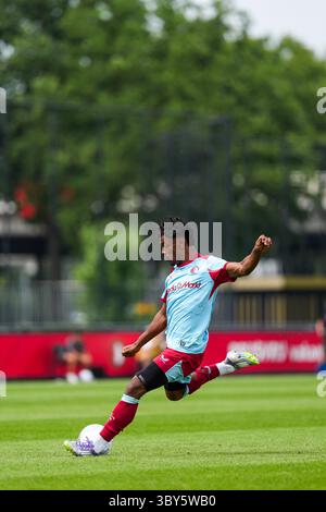 Rotterdam, Niederlande. Juli 2025. Rotterdam - Jaden Slory von Feyenoord während eines Freundschaftsspiels zur Vorbereitung der Eredivisie-Saison 2024/2025. Das Spiel findet am 19. Juli 2025 in Rotterdam statt. Credit: Box to Box Pictures/Alamy Live News Stockfoto
