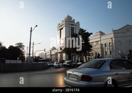 Gebäude im Stadtzentrum von Aschgabat, Turkmenistan, Asien Stockfoto