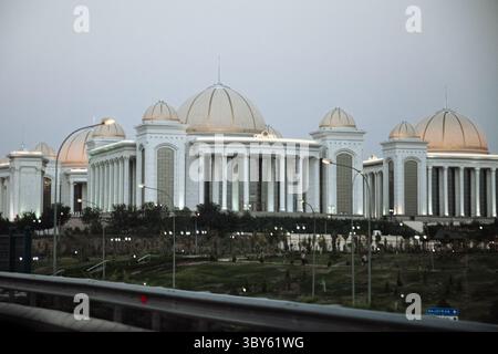 Gebäude im Stadtzentrum von Aschgabat, Turkmenistan, Asien Stockfoto