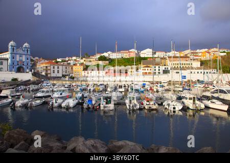 Portugal, Azoren, Terceira Island, Angra do Heroismo, Skyline, Panorama, Hafen, Stockfoto