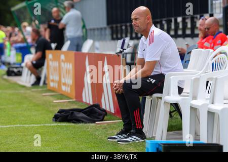Oldebroek, Niederlande. Juli 2025. OLDEBROEK, NIEDERLANDE - 19. JULI: Assistenztrainer Marcel Keizer von AFC Ajax während des Vorsaison-Freundschaftsspiels zwischen AFC Ajax und KV Mechelen bei OWIOS am 19. Juli 2025 in Oldebroek, Niederlande. (Foto: Ben Gal/Orange Pictures) Credit: Orange Pics BV/Alamy Live News Stockfoto