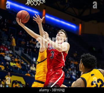 23. Januar 2022 Berkeley, CA USA Arizona-Wachmann Pelle Larsson (3) geht während des NCAA Men's Basketball Spiels zwischen Arizona Wildcats und den California Golden Bears in den Korb. Die Wildcats schlugen Kalifornien 96-71 im Hass Pavilion Berkeley Kalifornien Thurman James/CSM(Credit Image: &Copy; Thurman James/CSM via ZUMA Wire) Stockfoto