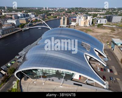 Luftaufnahme des sage Kulturzentrums am Ufer des Flusses Tyne, Newcastle Stockfoto