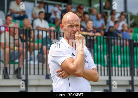 Oldebroek, Niederlande. Juli 2025. OLDEBROEK, NIEDERLANDE - 19. JULI: Assistenztrainer Marcel Keizer von AFC Ajax während des Vorsaison-Freundschaftsspiels zwischen AFC Ajax und KV Mechelen bei OWIOS am 19. Juli 2025 in Oldebroek, Niederlande. (Foto: Ben Gal/Orange Pictures) Credit: Orange Pics BV/Alamy Live News Stockfoto
