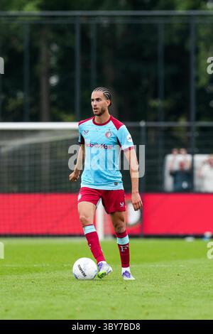Rotterdam, Niederlande. Juli 2025. Rotterdam - Ramiz Zerrouki aus Feyenoord während eines Freundschaftsspiels zur Vorbereitung der Eredivisie-Saison 2024/2025. Das Spiel findet am 19. Juli 2025 in Rotterdam statt. Credit: Box to Box Pictures/Alamy Live News Stockfoto