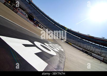 BRISTOL, TN - 19. März: Die Teams des NASCAR Sprint Cup gehen am 19. März 2010 in Bristol, TN, auf die Rennstrecke für das Food City 500 Rennen. (Bild: © Walter G. Arce Sr./ZUMA Press Wire) Stockfoto
