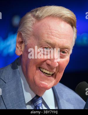 3. August 2022: Der Sender Vin Scully, dessen sanfte Töne den Soundtrack des Sommers lieferten und 67 Jahre lang Dodgers-Fans in Brooklyn und Los Angeles unterhielten, starb Dienstag Abend, sagte das Team. Er war 94. DATEIFOTO AUFGENOMMEN AM: 24. September 2016, Los Angeles, Kalifornien, USA: VIN Scully spielt von dem Play-Ansager der Los Angeles Dodgers während einer Pressekonferenz vor ihrem Spiel mit den Colorado Rockies am Samstag, den 24. September 2016, im Dodger Stadium in Los Angeles, Kalifornien. (Foto: © Javier Rojas/Prensa Internacional Via ZUMA Wire) Stockfoto