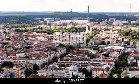 Drohnenansicht aus der Wilmersdorfer Straße in Richtung Funkturm und ICC in Berlin am 19. Juli 2025. Wilmersdorfer Straße *** Drohnenblick von der Wilmersdorfer Straße in Richtung Funkturm und ICC in Berlin am 19. Juli 2025 Wilmersdorfer Straße Stockfoto