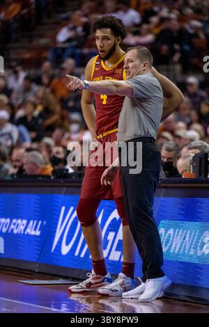 Februar 2022. Cheftrainer T.J Otzelberger und George Conduit IV Platz 4 der 20er Iowa State Zyklone in Aktion gegen die 23 Texas Longhorns im Frank Erwin Center. Texas besiegt Iowa State 63–42. (Kreditbild: &Copy; Robert Backman/CSM via ZUMA Wire) Stockfoto