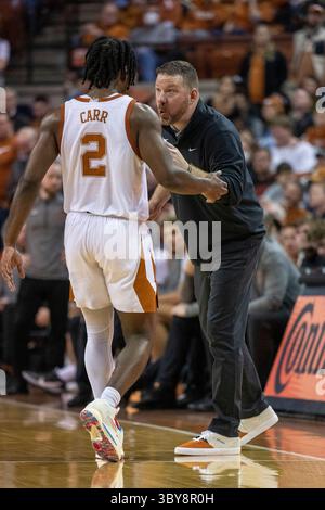 Februar 2022. Cheftrainer Chris Beard und Marcus Carr #2 der Texas Longhorns in Aktion gegen die #20 Iowa State Zyklone im Frank Erwin Center. (Credit Image: &Copy; Robert Backman/CSM via ZUMA Wire) Stockfoto