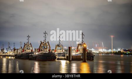 Kraftwerke des Hafens Stockfoto