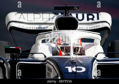 24. Februar 2022, Montmelo, Spanien: PIERRE GASLY aus Frankreich und Scuderia AlphaTauri fahren während des zweiten Tages der FIA Formel 1-Vorsaisontests 2022 auf dem Circuit de .Barcelona-Catalunya in Montmelo, Spanien. (Foto: © James Gasperotti/ZUMA Press Wire) Stockfoto