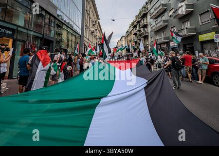 Mailand, Italien. Juli 2025. Corteo movimenti pro palestina di Milano da Piazzale Loreto - Mailand, 19 Luglio 2025 (Foto Claudio Furlan/Lapresse) Mailand pro-palästinensische Bewegungen marschieren von Piazzale Loreto - Mailand, 19. Juli 2025 (Foto Claudio Furlan/Lapresse) Credit: LaPresse/Alamy Live News Stockfoto