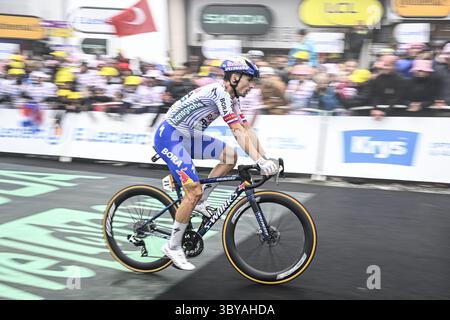 Bagneres De Luchon, Frankreich. Juli 2025. Der slowenische Primoz Roglic von RedBull-BORA-hansgrohe überquert am Samstag, den 19. Juli 2025 in Frankreich die Ziellinie der 14. Etappe des Tour de France-Radrennens 2025 von Pau nach Luchon-Superbagneres (183 km). Die 112. Ausgabe der Tour de France beginnt am Samstag, den 5. Juli in Lille, Frankreich, und endet am 27. Juli in Paris. BELGA FOTO JASPER JACOBS Credit: Belga News Agency/Alamy Live News Stockfoto