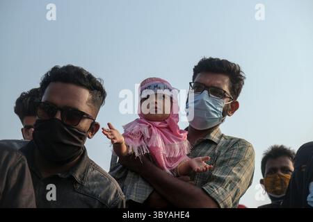 13. Februar 2022, Kozhikode, Indien: Muslimische Frauen aus einer Gemeinschaft, die die Muslimah als kollektive Proteste gegen das Verbot von Hidschab in Colleges in Karnataka an den Ufern von Kozhikode bezeichnet. (Bild: © T.H. Jadheer/ZUMA Press Wire Service) Stockfoto