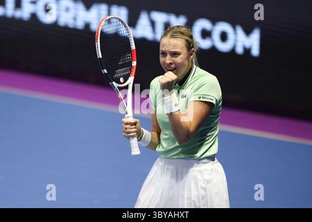 13. Februar 2022, Sankt Petersburg, Russland: Anett Kontaveit von Estland spielt während des Tennisturniers St. Petersburg Ladies Trophy 2022 gegen Maria Sakkari von Griechenland. Endpunktzahl: (Bild: © Maksim Konstantinov/SOPA Bilder via ZUMA Press Wire) Stockfoto