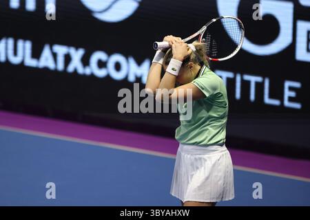 13. Februar 2022, Sankt Petersburg, Russland: Anett Kontaveit von Estland spielt während des Tennisturniers St. Petersburg Ladies Trophy 2022 gegen Maria Sakkari von Griechenland. Endpunktzahl: (Bild: © Maksim Konstantinov/SOPA Bilder via ZUMA Press Wire) Stockfoto