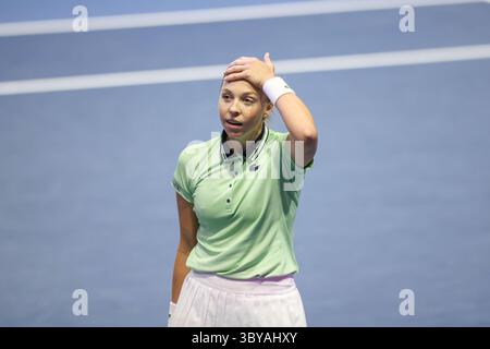 13. Februar 2022, Sankt Petersburg, Russland: Anett Kontaveit von Estland spielt während des Tennisturniers St. Petersburg Ladies Trophy 2022 gegen Maria Sakkari von Griechenland. Endpunktzahl: (Bild: © Maksim Konstantinov/SOPA Bilder via ZUMA Press Wire) Stockfoto
