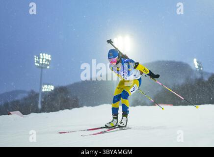 Zhangjiakou, China, Olympische Winterspiele 2022, 13. Februar 2022: Anna Magnusson aus Schweden beim Biathlon im Zhangjiakou Snow Park. Kim Price/CSM.(Credit Image: &Copy; Ulrik Pedersen/CSM via ZUMA Wire) Stockfoto