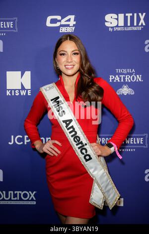 13. Februar 2022, Los Angeles, CA, USA: Emma Broyles besucht die Sports Illustrated Super Bowl Party im Century City Park am 12. Februar 2022 in Los Angeles, Kalifornien. (Kreditbild: © imageSPACE via ZUMA Press Wire) Stockfoto