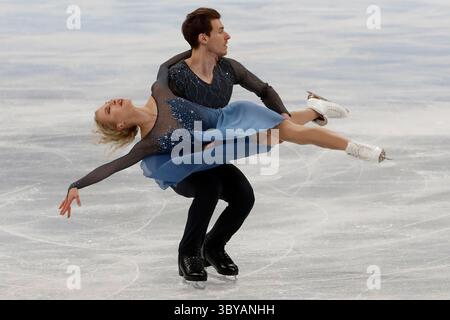 14. Februar 2022, Peking, Hebei, China: Juulia Turkkila und Matthias Versluis (FIN) treten im Rahmen des Mixed Ice Dance Free Dance während der Olympischen Winterspiele 2022 im Capital Indoor Stadium an. (Bild: © David G. McIntyre/ZUMA Press Wire) Stockfoto