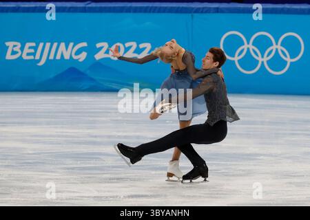 14. Februar 2022, Peking, Hebei, China: Juulia Turkkila und Matthias Versluis (FIN) treten im Rahmen des Mixed Ice Dance Free Dance während der Olympischen Winterspiele 2022 im Capital Indoor Stadium an. (Bild: © David G. McIntyre/ZUMA Press Wire) Stockfoto
