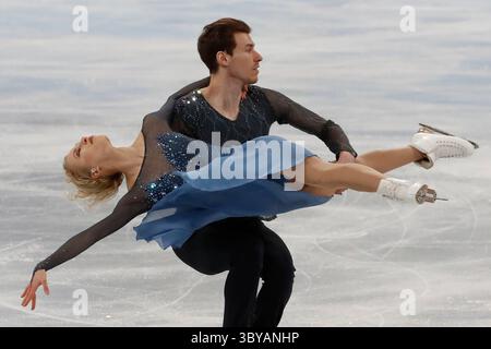 14. Februar 2022, Peking, Hebei, China: Juulia Turkkila und Matthias Versluis (FIN) treten im Rahmen des Mixed Ice Dance Free Dance während der Olympischen Winterspiele 2022 im Capital Indoor Stadium an. (Bild: © David G. McIntyre/ZUMA Press Wire) Stockfoto