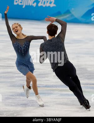 14. Februar 2022, Peking, Hebei, China: Juulia Turkkila und Matthias Versluis (FIN) treten im Rahmen des Mixed Ice Dance Free Dance während der Olympischen Winterspiele 2022 im Capital Indoor Stadium an. (Bild: © David G. McIntyre/ZUMA Press Wire) Stockfoto