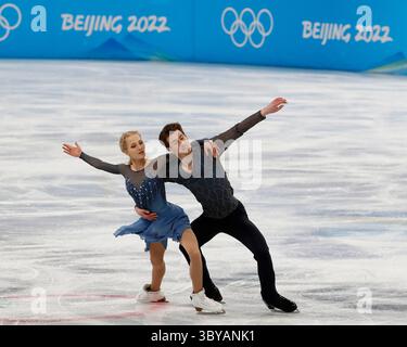 14. Februar 2022, Peking, Hebei, China: Juulia Turkkila und Matthias Versluis (FIN) treten im Rahmen des Mixed Ice Dance Free Dance während der Olympischen Winterspiele 2022 im Capital Indoor Stadium an. (Bild: © David G. McIntyre/ZUMA Press Wire) Stockfoto