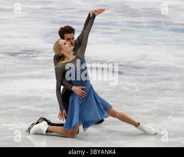 14. Februar 2022, Peking, Hebei, China: Juulia Turkkila und Matthias Versluis (FIN) treten im Rahmen des Mixed Ice Dance Free Dance während der Olympischen Winterspiele 2022 im Capital Indoor Stadium an. (Bild: © David G. McIntyre/ZUMA Press Wire) Stockfoto