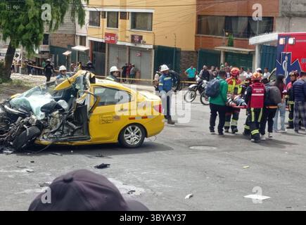 VERKEHRSUNFALL 19. Juli 2025 schwerer Verkehrsunfall mit mehreren Autos und einem LKW, das Ergebnis war ein Toter und mehrere Verletzte im Legarda Sektor nördlich von Quito QUITO PICHINCHA ECUADOR DIS VERKEHRSUNFALL 182e6ea4b5f820f6b256f75654fdd500 Copyright: XHENRYxLAPOx Stockfoto