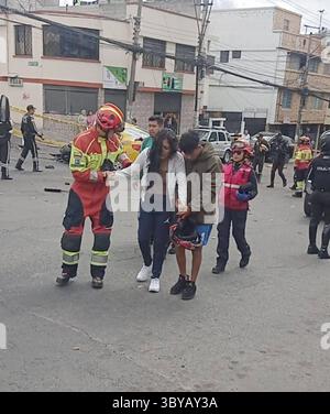 VERKEHRSUNFALL 19. Juli 2025 schwerer Verkehrsunfall mit mehreren Autos und einem LKW, das Ergebnis war ein Toter und mehrere Verletzte im Sektor der Legarda nördlich von Quito QUITO PICHINCHA ECUADOR DIS TRAFFIC ACCIDENTEDETRANSITO 6311e889ef1b2b3c81730b31509d3549 Copyright: XHENRYxLAPOx Stockfoto