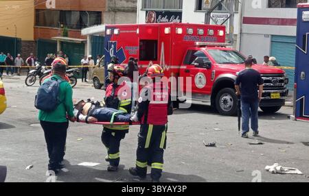 VERKEHRSUNFALL 19. Juli 2025 schwerer Verkehrsunfall mit mehreren Autos und einem LKW, das Ergebnis war ein Toter und mehrere Verletzte im Sektor der Legarda nördlich von Quito QUITO PICHINCHA ECUADOR DIS TRAFFIC ACCIDENTEDETRANSITO 8e0fdc0526acfdca6291b1a71ea4cef3 Copyright: XHENRYxLAPOx Stockfoto