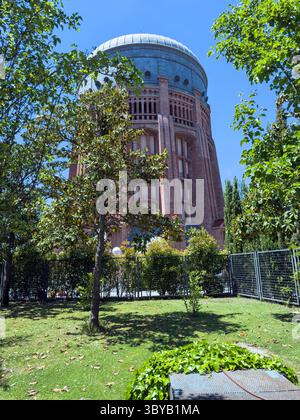 Erhöhter Wassertank, Canal de Isabel II, Wassergesellschaft in Santa Engracia, Madrid, Spanien Stockfoto